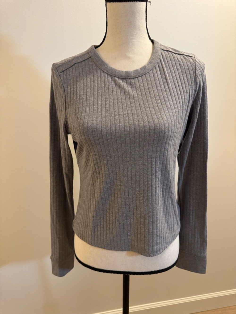 Banana Republic Gray Ribbed Long-Sleeve Crewneck Top